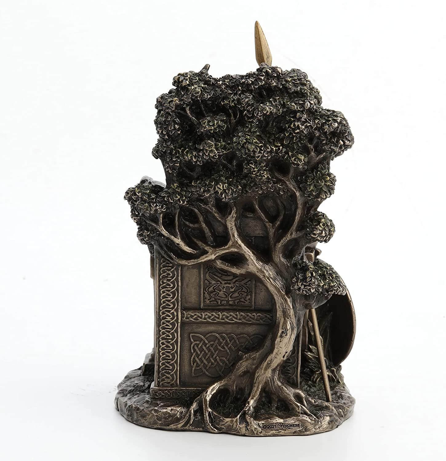 Celtic Queen Medb of Connacht Figurine - Image 4