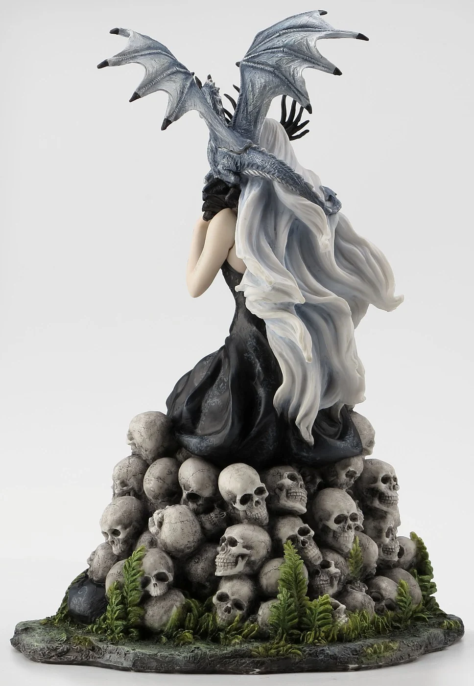 Mad Queen Figurine by Nene Thomas - Image 3